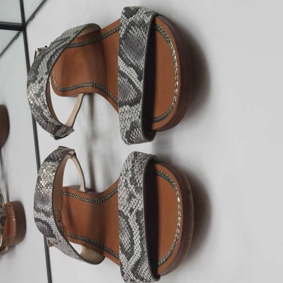 VINCE CAMUTO LEATHER SNAKE PRINT STRAPPY SANDALS - Picture 4 of 9